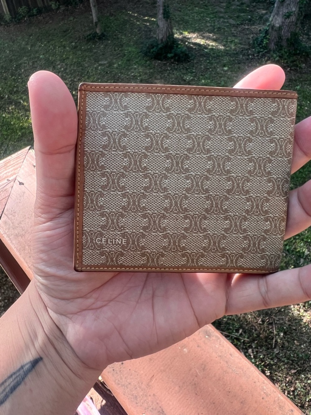 Celine Brown Money Clip Luxurious Leather Accessory - Picture 3 of 5